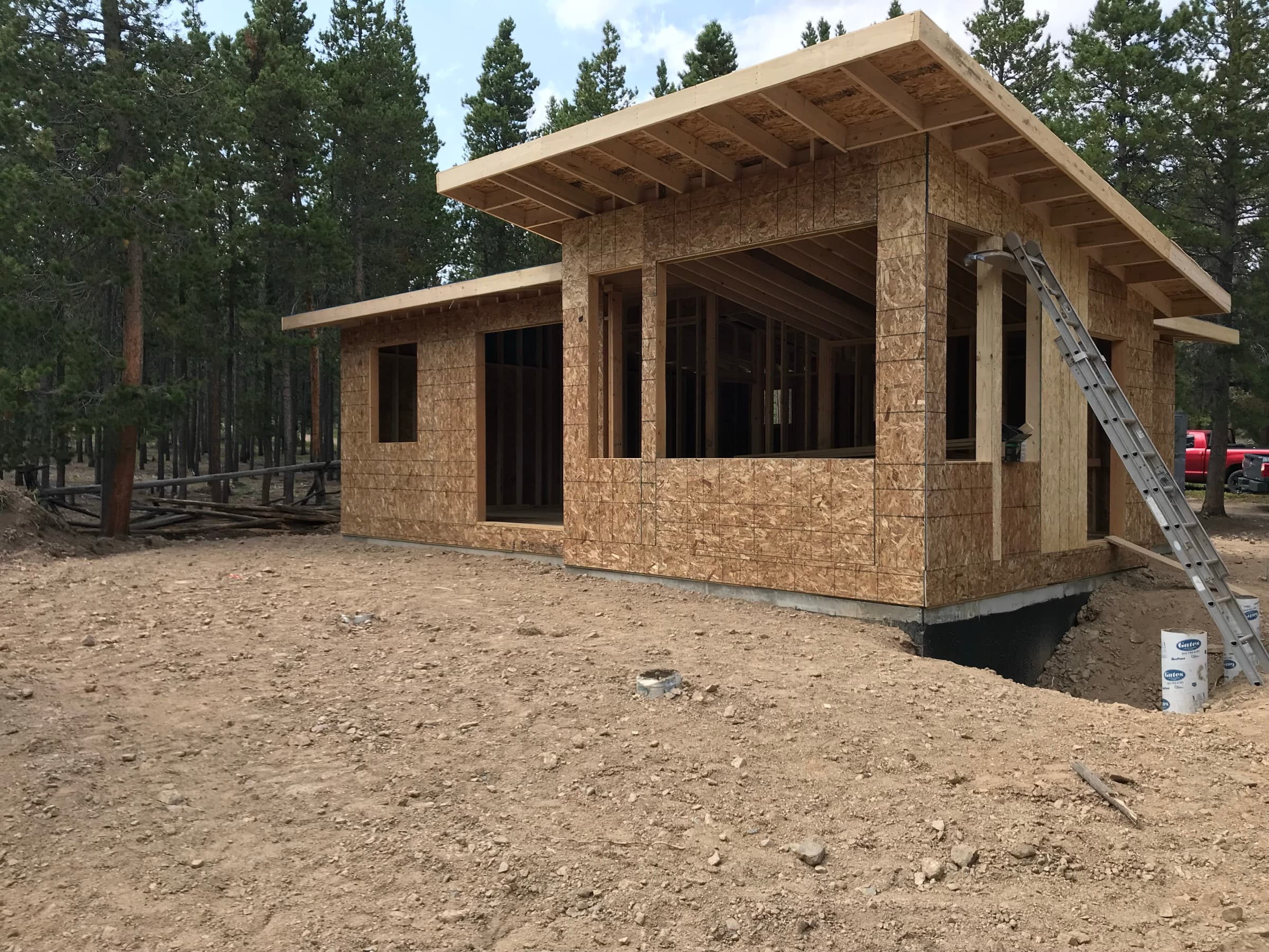 Side view of the sheathed cabin with window openings and a shed roof